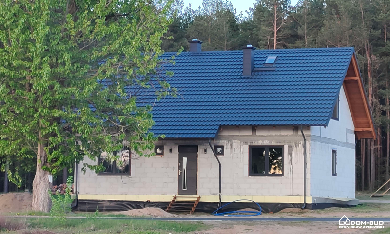 budowa domu jednorodzinnego, dachu dwuspadowego, pokrycia dachowego